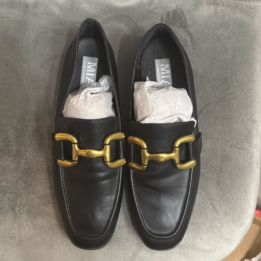 New Mia Nadira Loafer w/ Gold Hardware - Black- Size 7.5